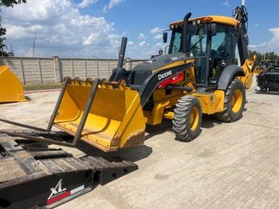 John Deere 320 P-TIER Backhoe