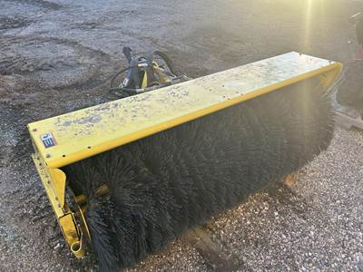 John Deere 60" FRONT MOUNT QUICK TATCH BROOM Bucket