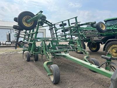 John Deere 2410 Chisel Plow
