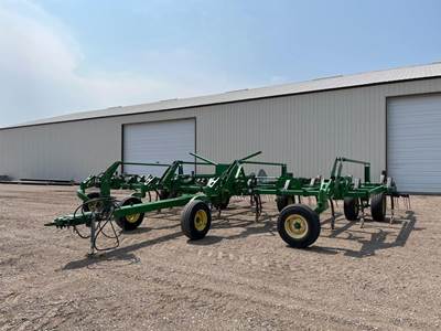 John Deere 2410 Chisel Plow