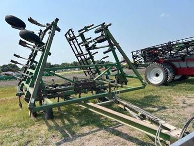 John Deere 610 Chisel Plow