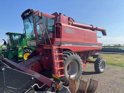 Case IH 1680 Combine