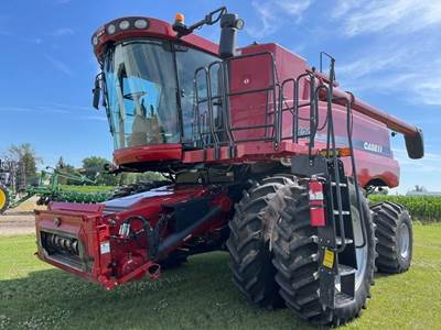 Case IH 9120 Combine