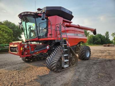 Case IH 9230 Combine