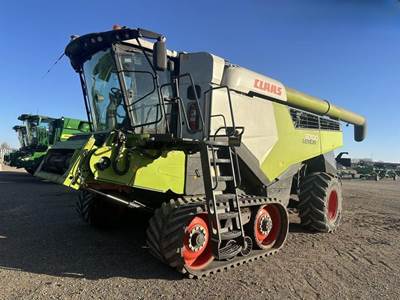 Claas Lexion 8700TT Combine
