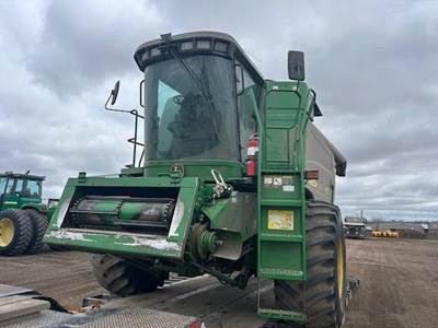 John Deere 9560 Combine