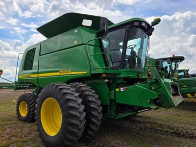 John Deere 9760 STS Combine