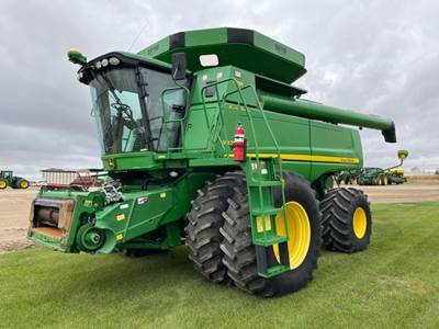 John Deere 9860 STS Combine