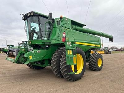 John Deere 9870 STS Combine