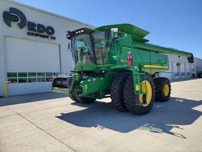 John Deere 9870 STS Combine