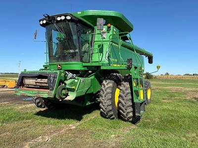 John Deere 9870 STS Combine