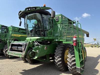 John Deere S670 Combine