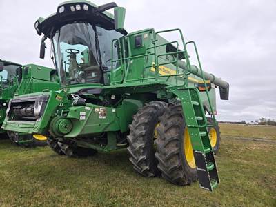 John Deere S7 700 Combine