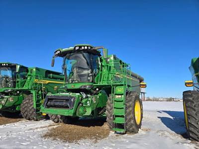 John Deere S7 700 Combine