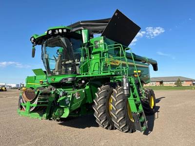 John Deere S7 700 Combine