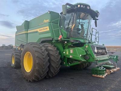 John Deere S7 800 Combine