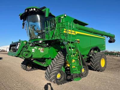 John Deere S7 800 Combine
