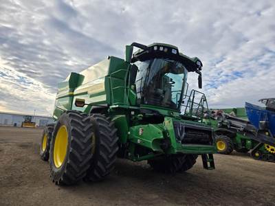 John Deere S7 800 Combine