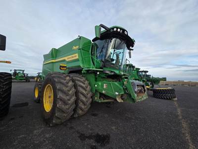 John Deere S7 800 Combine