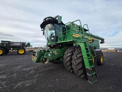 John Deere S7 800 Combine