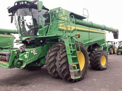 John Deere S7 800 Combine
