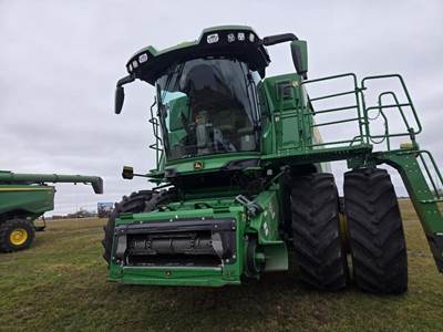 John Deere S7 800 Combine