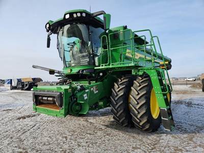 John Deere S7 800 Combine