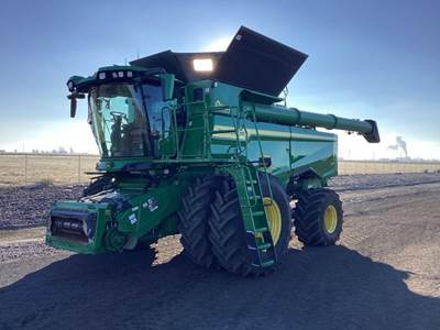 John Deere S7 800 Combine