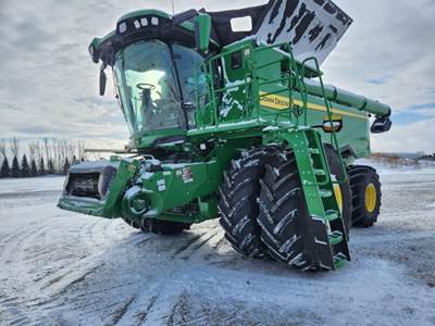 John Deere S7 800 Combine