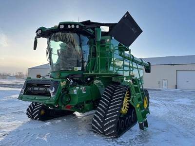 John Deere S7 800 Combine