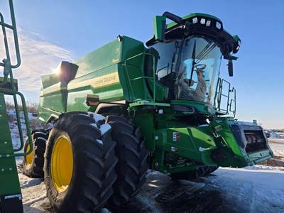 John Deere S7 800 Combine