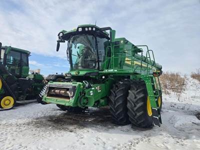 John Deere S7 800 Combine