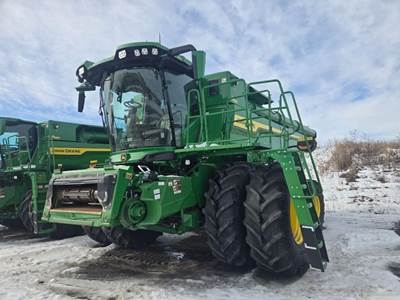 John Deere S7 800 Combine