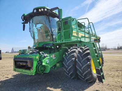 John Deere S7 800 Combine