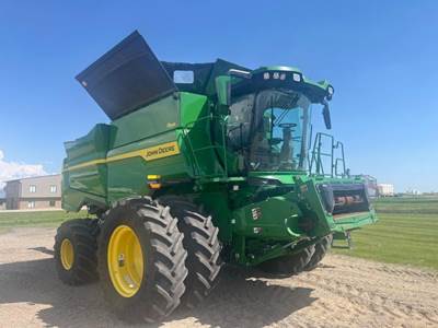 John Deere S7 800 Combine