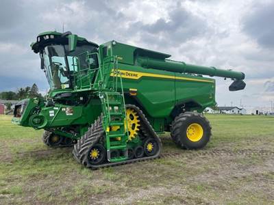 John Deere S7 800 Combine