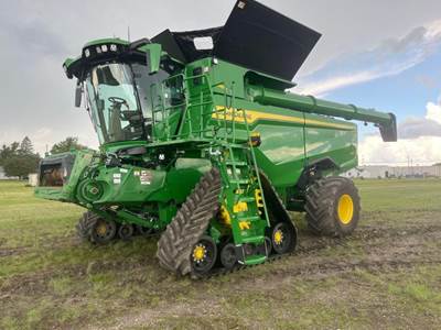 John Deere S7 800 Combine