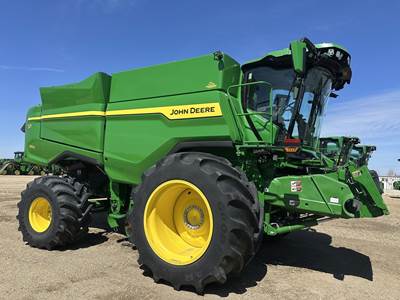 John Deere S7 800 Combine