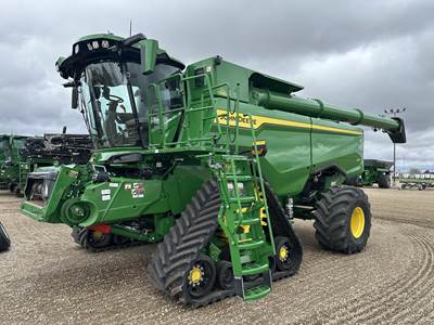 John Deere S7 800 Combine