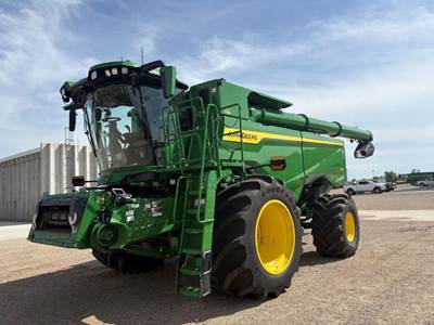 John Deere S7 800 Combine