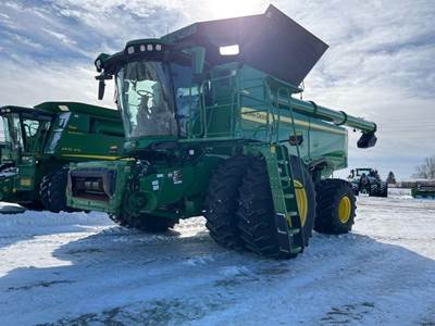 John Deere S7 900 Combine