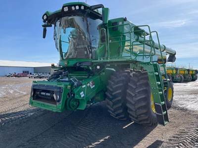 John Deere S7 900 Combine