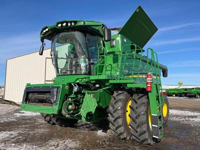 John Deere S770 Combine