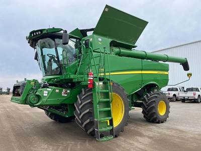 John Deere S770 Combine