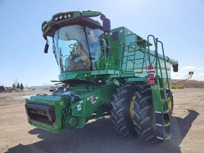 John Deere S770 Combine
