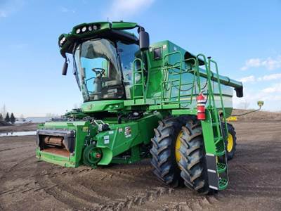 John Deere S770 Combine