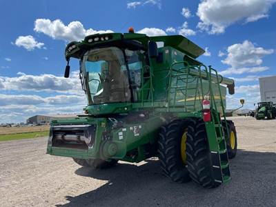 John Deere S770 Combine