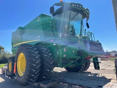 John Deere S770 Combine