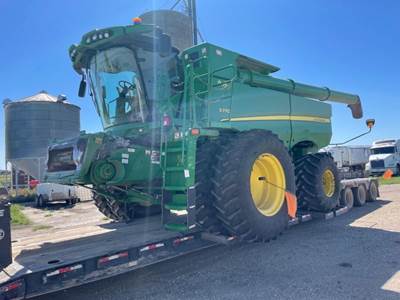 John Deere S770 Combine