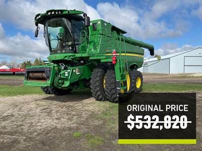 John Deere S770 Combine